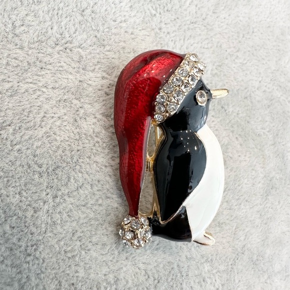 Christmas Enamel Penguin Wearing Santa's Red Hat With Clear Rhinestones Pin - Picture 3 of 5